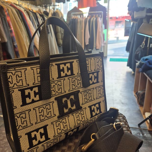 에스카다(ESCADA) 25SS 신상 자카드 토트백