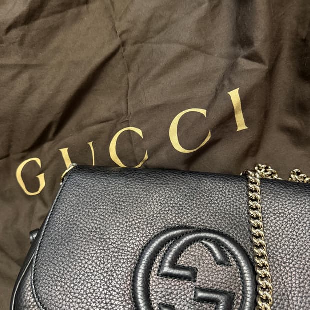 구찌 소호 테슬 크로스백