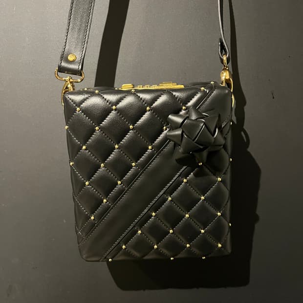 ERNEST W BAKER 기프트백