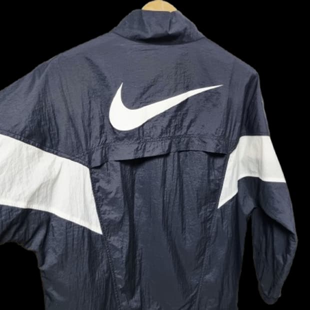 여성 정가13만 나이키 시그널 경량 윈드러너 바람막이 자켓 트레이닝복