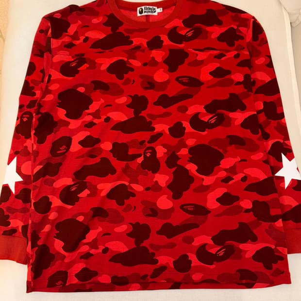 베이프 스타 카모 롱슬리브 레드 (뉴진스 해린 착용)