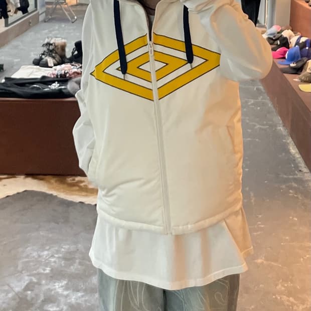 엄브로 빅로고 화이트 패딩 조끼 H1752