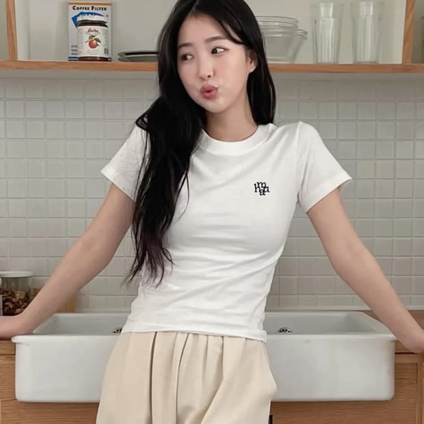 무아무아 스티치로고 베이직 티셔츠 