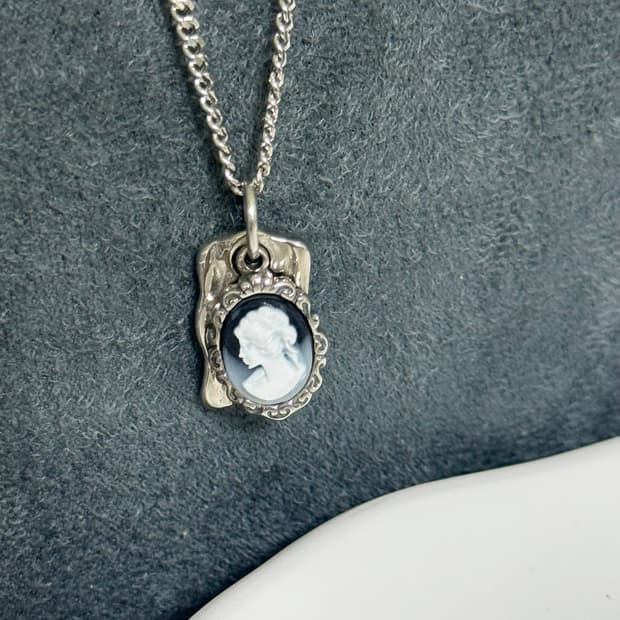 그 자체로 아트🧑‍🎨 까메오 써지컬 롱목걸이-블랙🖤