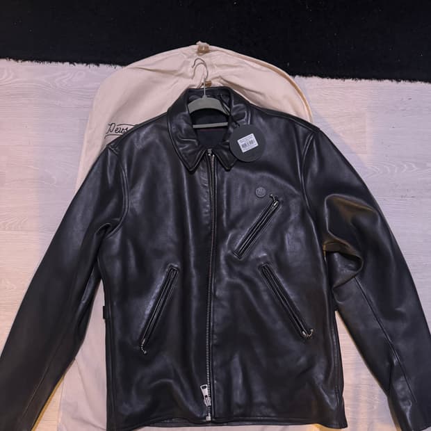 데우스 가죽자켓 판매합니다 (새상품)