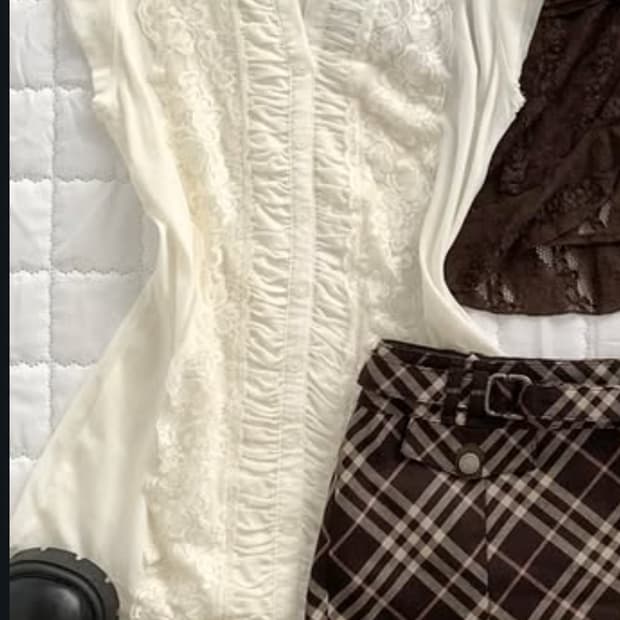 오월빈티지 긱시크 페어리 무드 크림화이트 레이스 슬림핏 블라우스