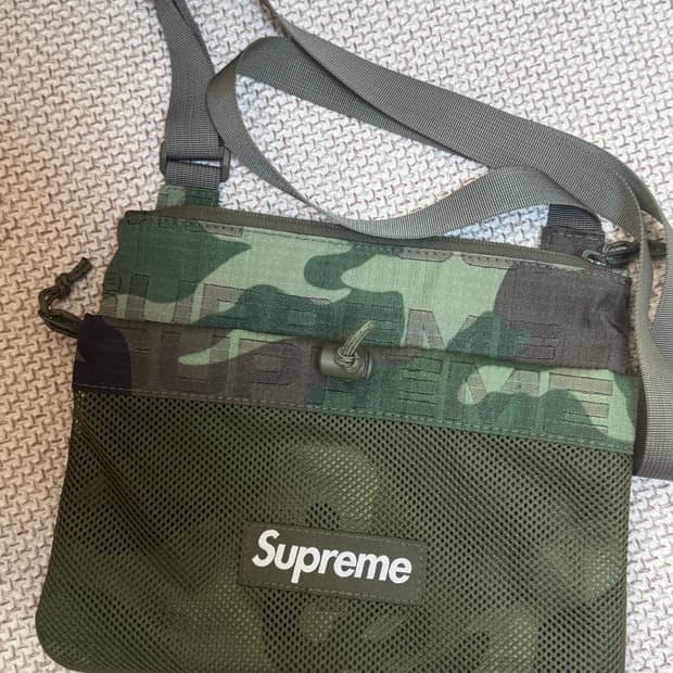 슈프림 사이드백 우드랜드 카모