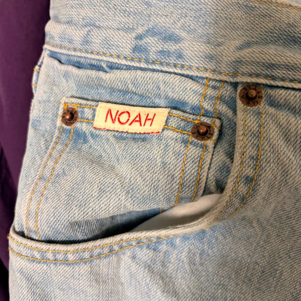 노아 플리츠 진 라이트 워시