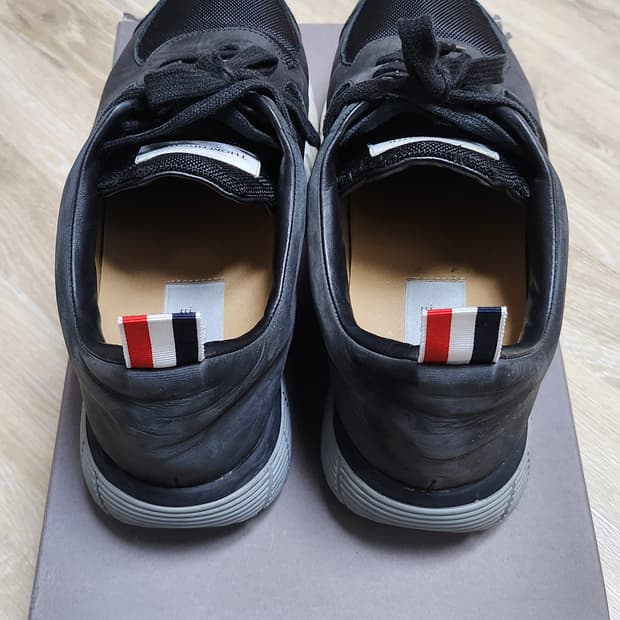 톰브라운 스니커즈 EU43 사이즈