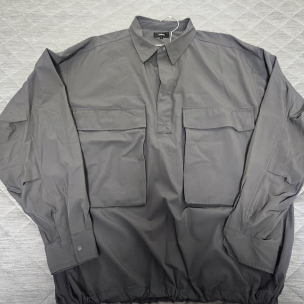 BEAMS 하프 스냅 바람막이 셔츠