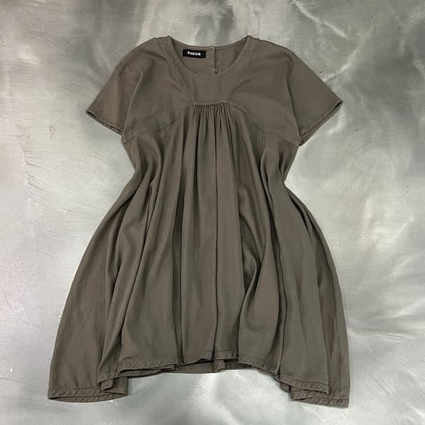 주카 개더드 플레어 튜닉 블라우스 y18560