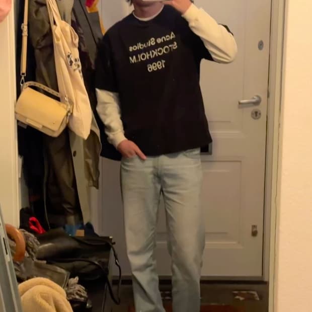 아크네 스튜디오 로고 티셔츠 페이드 블랙