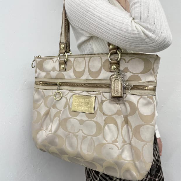 코치 시그니처 자카드 라지 숄더백