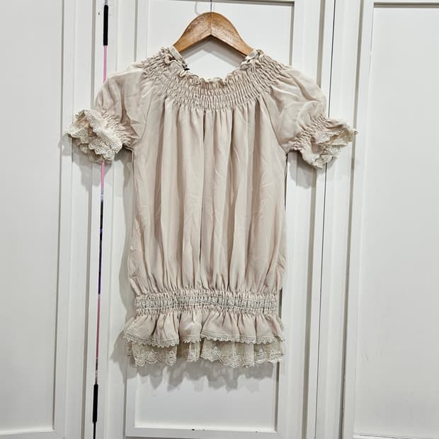 no0327  오프숄더 레이스 스모크 블라우스