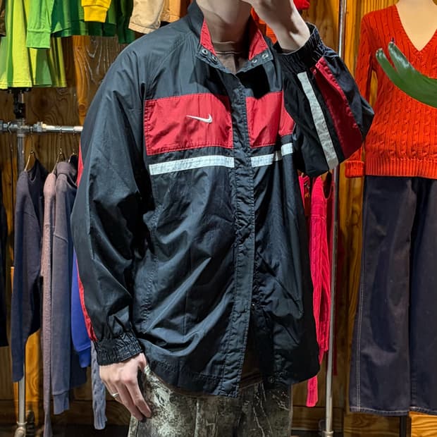 L 나이키 스우시 화이트/레드 배색 바람막이