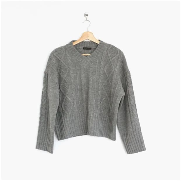 [새상품] 브이넥 울 케이블니트 그레이