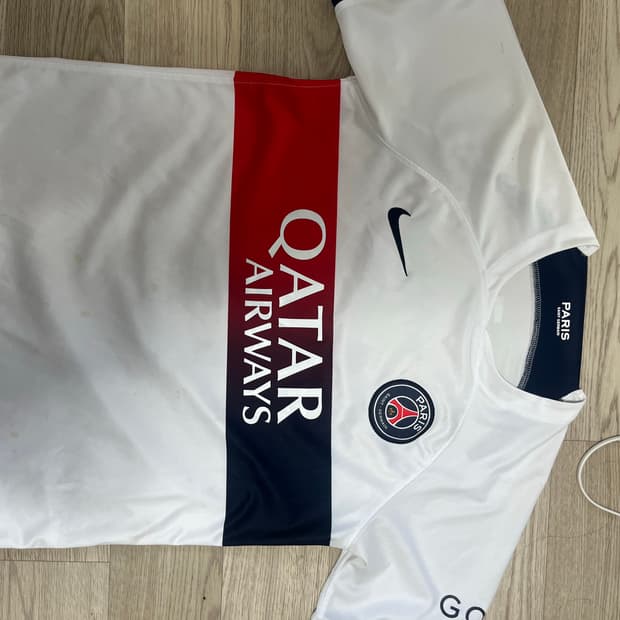 나이키 PSG 23/24 이강인 마킹 어웨이 유니폼입니다