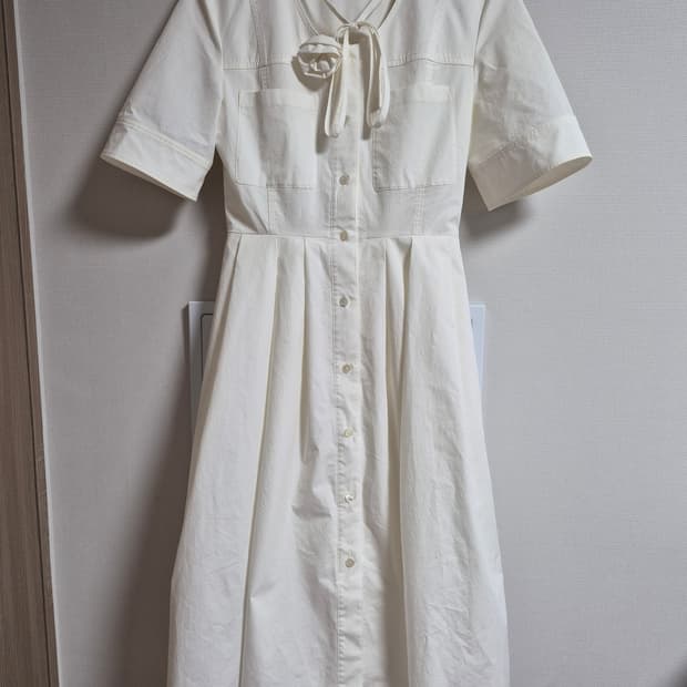 아뜰리에 럭키슈에뜨 화이트 반팔 셔츠형 롱원피스 36