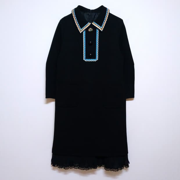 오즈세컨 O'2nd 자수장식 플리츠배색 도톰 원피스