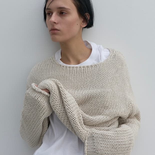 RELAXED COTTON SWEATER IN ECRU