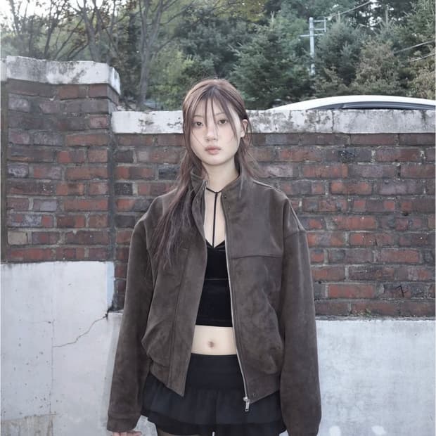 클라따 하이넥 스웨이드 점퍼 구합니다