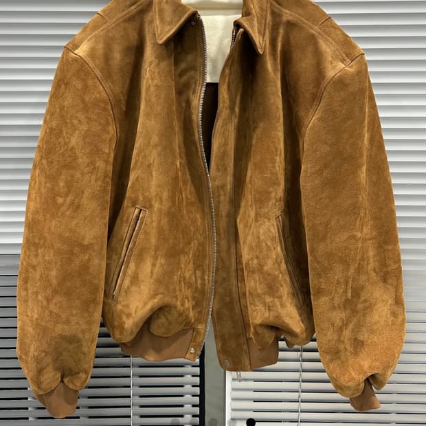 Gless 글레스 스웨이드 봄버 1사이즈 판매합니다!