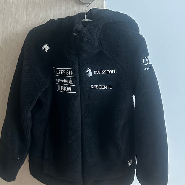 데상트 스위스 스키팀 쉐르파 플리스 집업 재킷