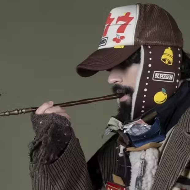 (희귀매물) 캐피탈 럭키 배터리 버드 트루퍼햇