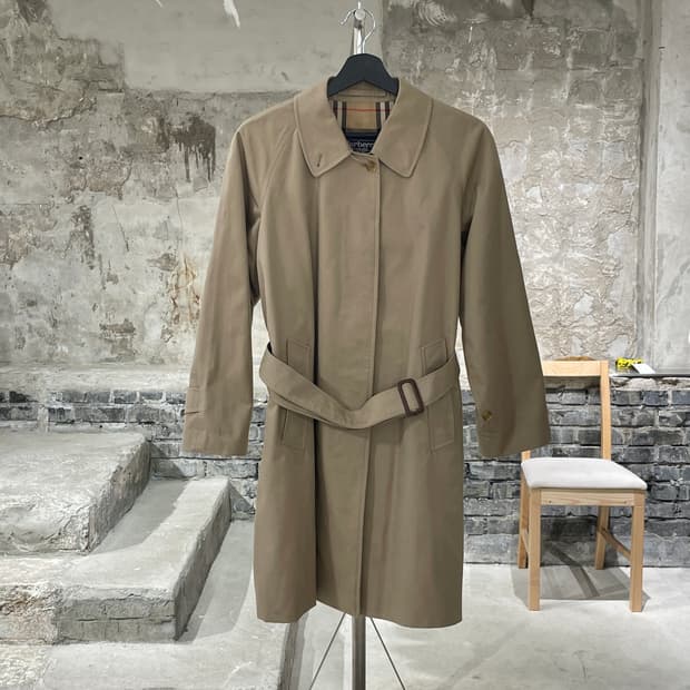 버버리 베이지 히든 버튼 벨티드 코튼 코트