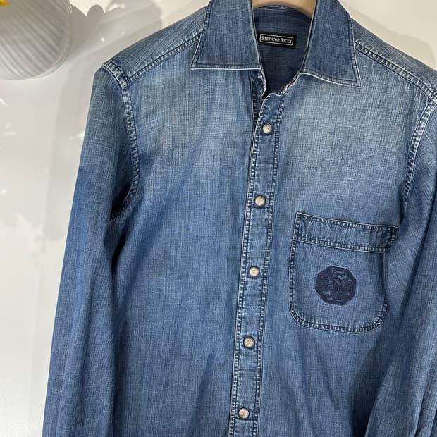 스테파노리치 데님 자수패치 버튼 장식 셔츠