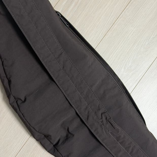 유니클로U 크로스바디백 다크브라운