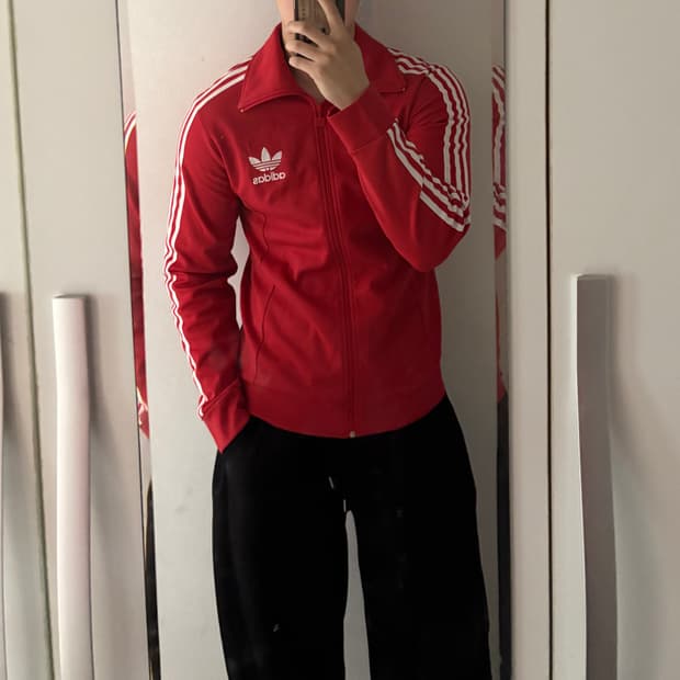 Adidas Europa red track jacket xL