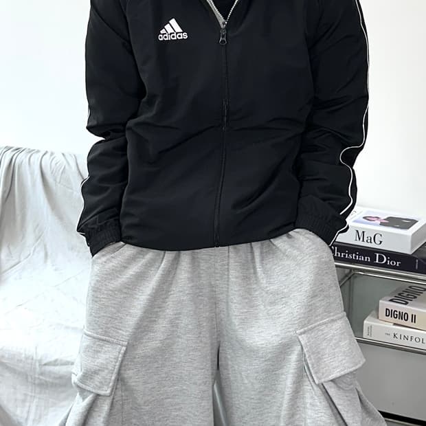 아디다스 화이트 파이핑 블랙 바람막이