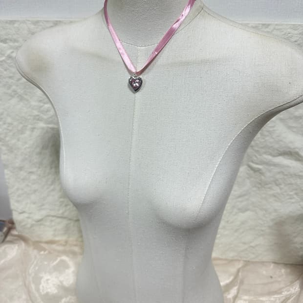 빈티지  리본 하트 펜턴트 초커 목걸이