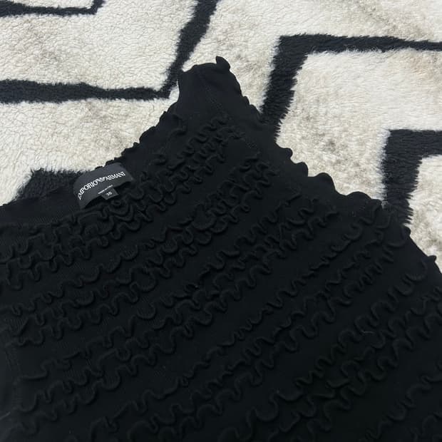 [38]엠포리오 아르마니 러플 슬리브리스/블랙