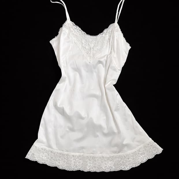 화이트 레이스 새틴 슬립 원피스