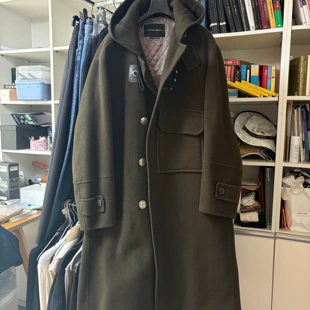 커스텀멜로우 2122aw 올리브 롱코트 판매합니다.