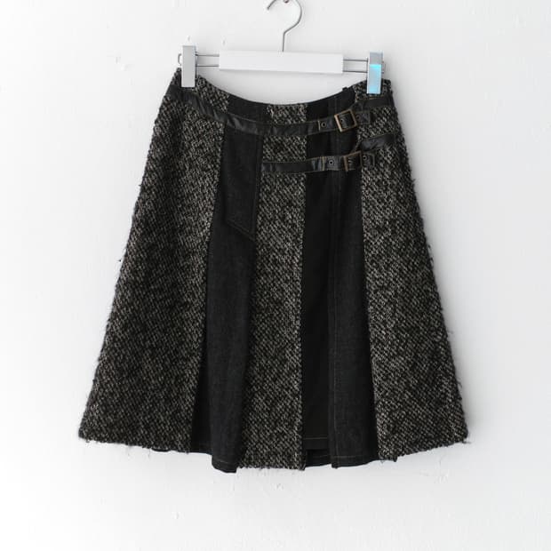 buckle wool skirt