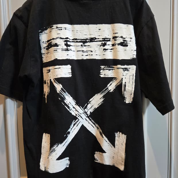 오프화이트 반팔티셔츠 판매합니다