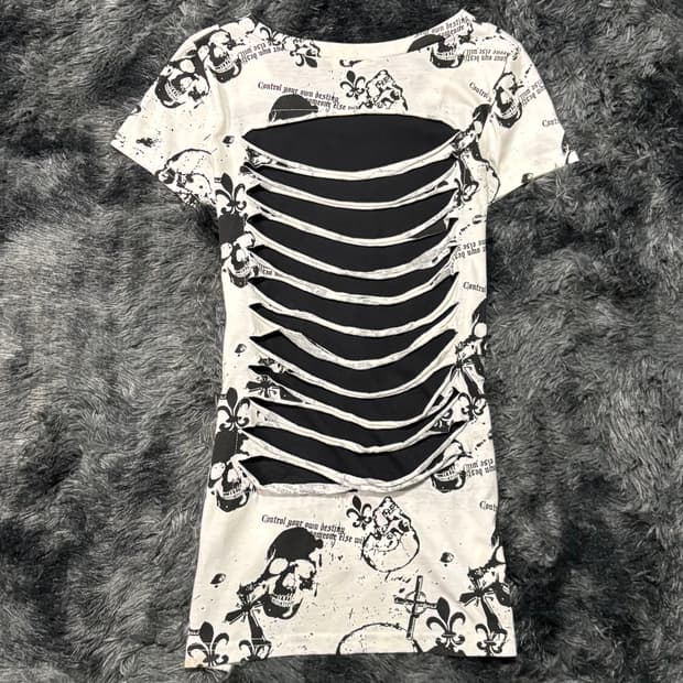 Lazy Daisy 해골 프린팅 백슬래시 컷아웃 반팔 티셔츠