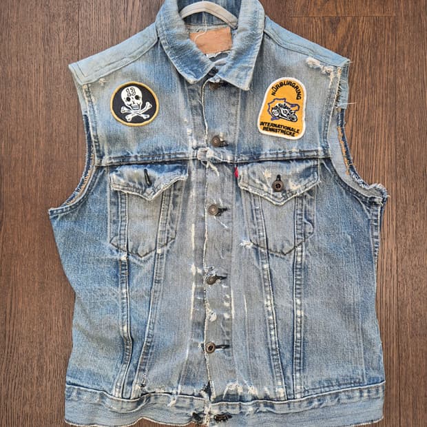 LEVI'S Wappen Pactchwork Cut-off Trucker