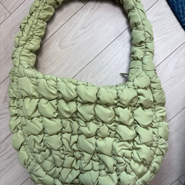 Cos 코스 구름백 퀼티드 미니백 연두색