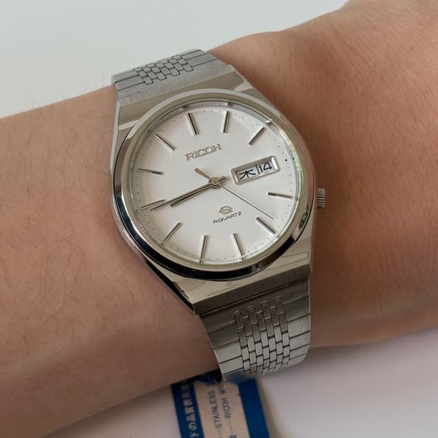1980s White Dial Silver Riquartz