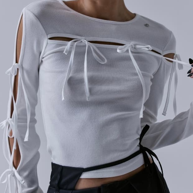 [트리밍버드] 슬릿 스트랩 롱 슬리브