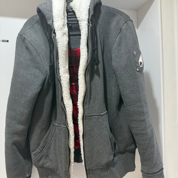 무스너클 버니스웨터