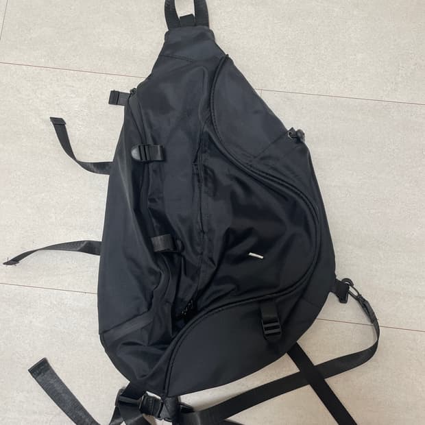 월스와일 무브먼트 피어스백 (크로스백)