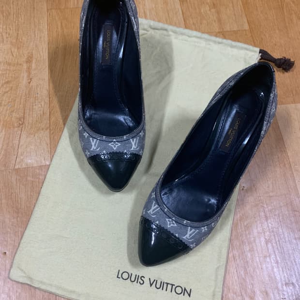 루이비통 모노그램 패턴 펌프스(36 사이즈)