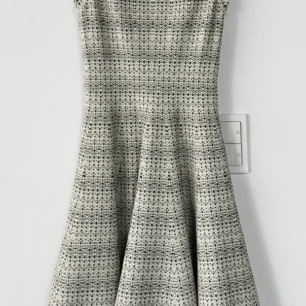 알라이아 스캘럽 울 니트 원피스