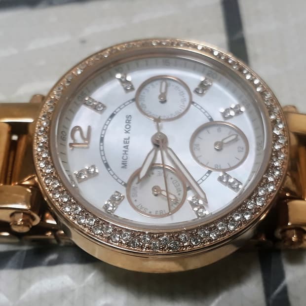 마이클코어스 시계