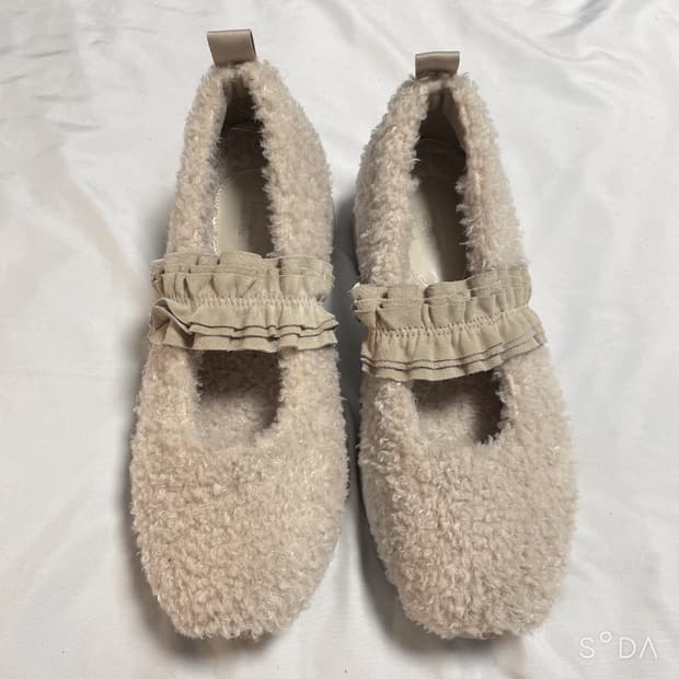 슈콤마보니 양털 플랫 스니커즈 240mm